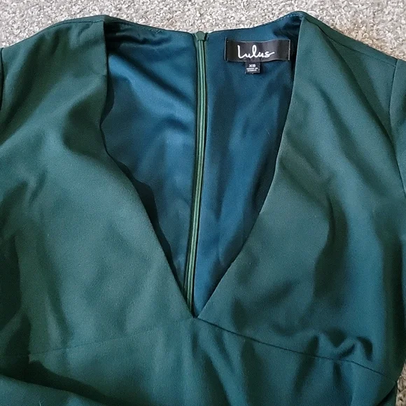 Lulus bell sleeve hunter Green dress - Picture 2 of 4